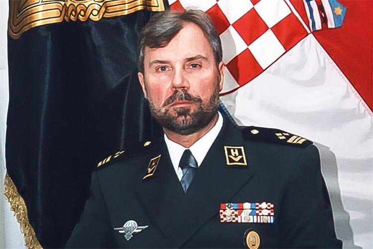 Slika /Foto 2025-2/General_pukovnik MateLaušić.jpg